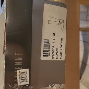 Women's winter boots, only worn once.  Broke my ankle